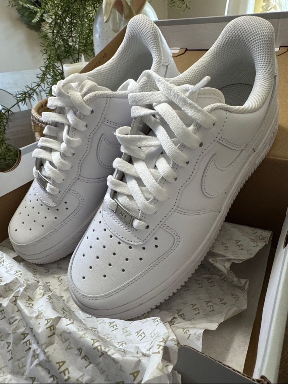 Nike White Leather Women’s  Air Force 1 Sneakers Sz 7 NIB